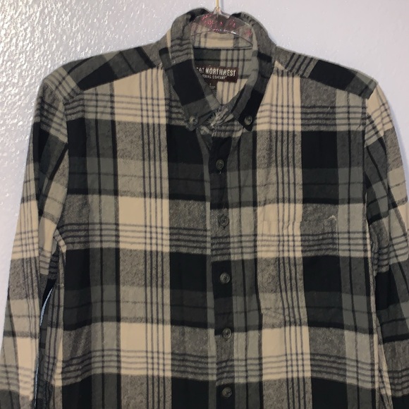 Great Northwest Clothing Company plaid long sleeve button Down flannel shirt - Picture 2 of 8